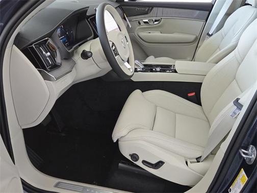 2025 Volvo XC90 Plug-In Hybrid T8 Ultra 7-Seater