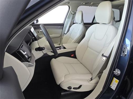 2025 Volvo XC90 Plug-In Hybrid T8 Ultra 7-Seater