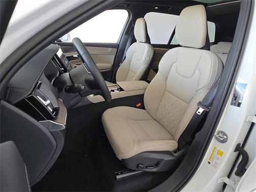 2025 Volvo XC90 Plug-In Hybrid T8 Plus 7-Seater