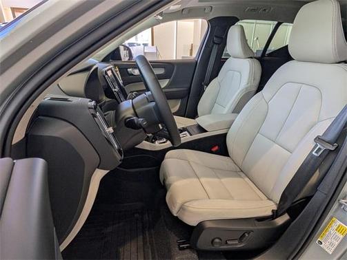 2026 Volvo XC40 B5 Plus