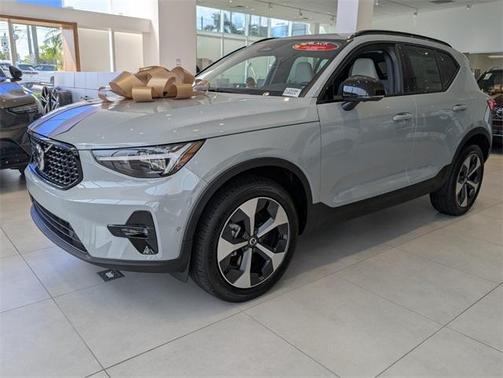 2026 Volvo XC40 B5 Plus