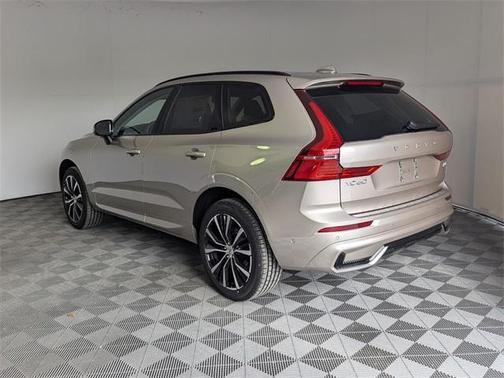 2025 Volvo XC60 B5 Plus