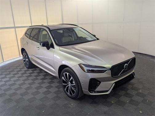 2025 Volvo XC60 B5 Plus