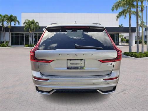 2026 Volvo XC60 B5 Plus