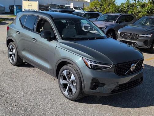 2026 Volvo XC40 B5 Plus