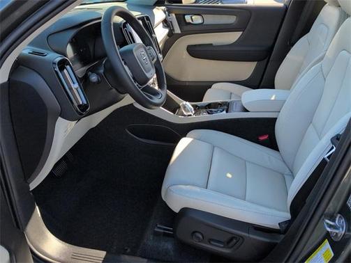 2026 Volvo XC40 B5 Plus