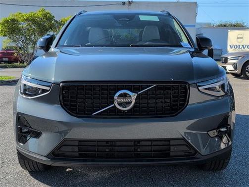 2026 Volvo XC40 B5 Plus