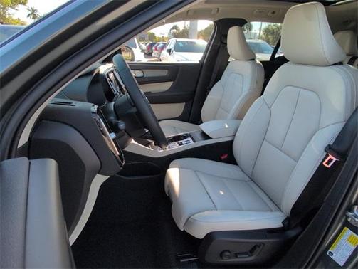 2026 Volvo XC40 B5 Plus