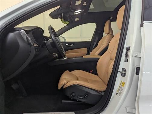 2022 Volvo XC60 B6 Inscription