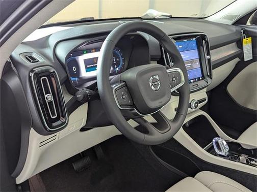 2025 Volvo XC40 B5 Plus Dark Theme