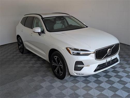 2022 Volvo XC60 B5 Momentum