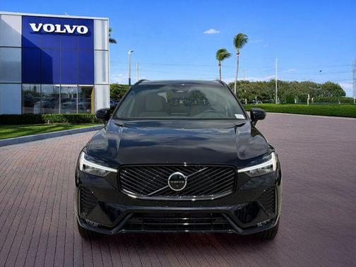 Onyx Black Metallic 2026 Volvo XC60 B5 Plus