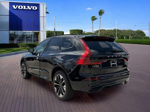 Onyx Black Metallic 2026 Volvo XC60 B5 Plus