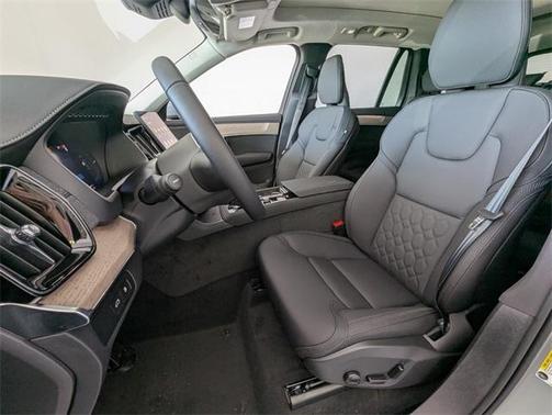 2025 Volvo XC90 Plug-In Hybrid T8 Plus 7-Seater
