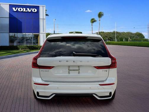 Crystal White 2026 Volvo XC60 Plug-In Hybrid T8 Ultra