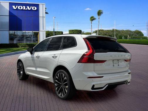 Crystal White 2026 Volvo XC60 Plug-In Hybrid T8 Ultra