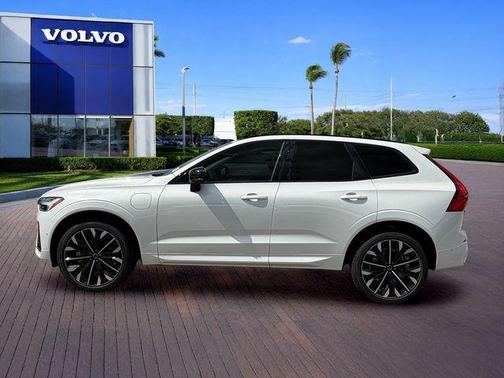 Crystal White 2026 Volvo XC60 Plug-In Hybrid T8 Ultra