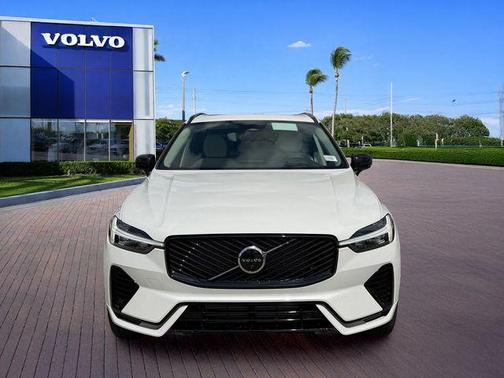 Crystal White 2026 Volvo XC60 Plug-In Hybrid T8 Ultra