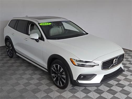 2023 Volvo V60 Cross Country B5 Ultimate