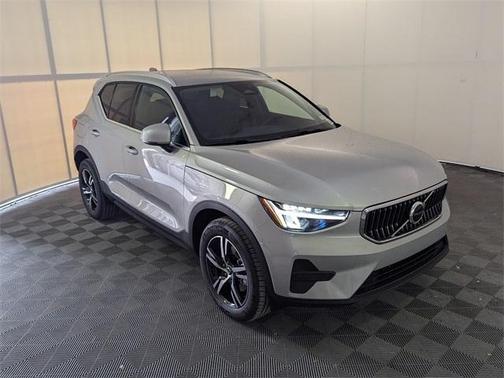 2025 Volvo XC40 B5 Core Bright Theme