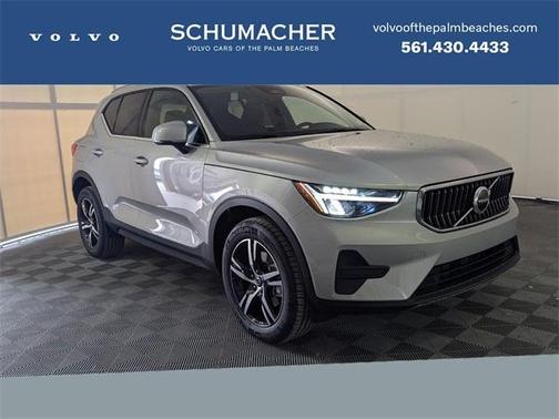 2025 Volvo XC40 B5 Core Bright Theme