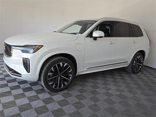 2025 Volvo XC90 Plug-In Hybrid T8 Plus 7-Seater