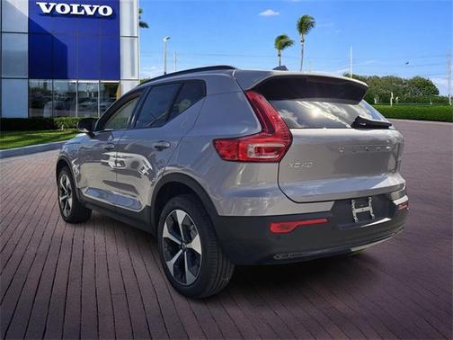 2026 Volvo XC40 B5 Plus