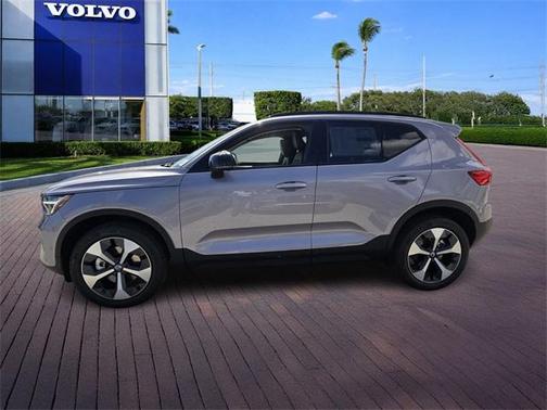 2026 Volvo XC40 B5 Plus