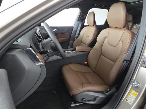 2025 Volvo XC60 Plug-In Hybrid T8 Plus