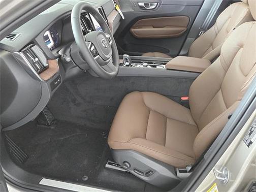 2025 Volvo XC60 Plug-In Hybrid T8 Plus