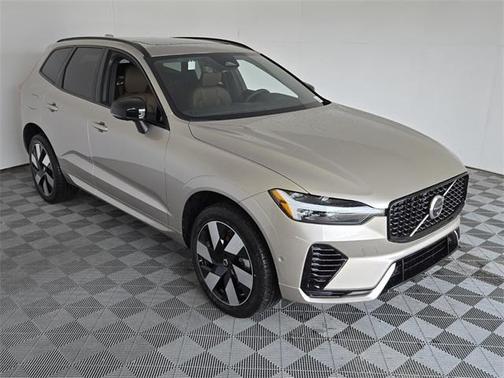 2025 Volvo XC60 Plug-In Hybrid T8 Plus