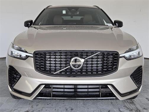2025 Volvo XC60 Plug-In Hybrid T8 Plus