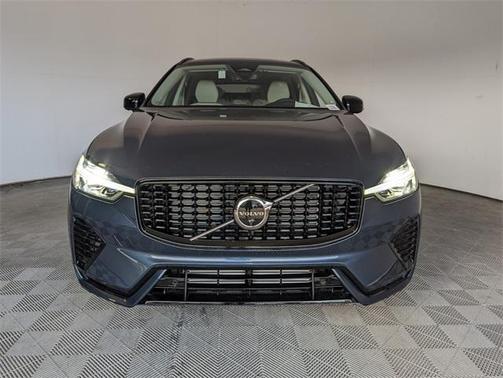 2025 Volvo XC60 Plug-In Hybrid T8 Plus