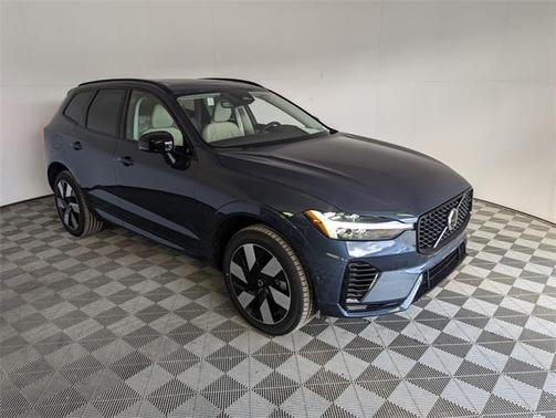 2025 Volvo XC60 Plug-In Hybrid T8 Plus