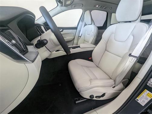 2025 Volvo XC60 Plug-In Hybrid T8 Plus