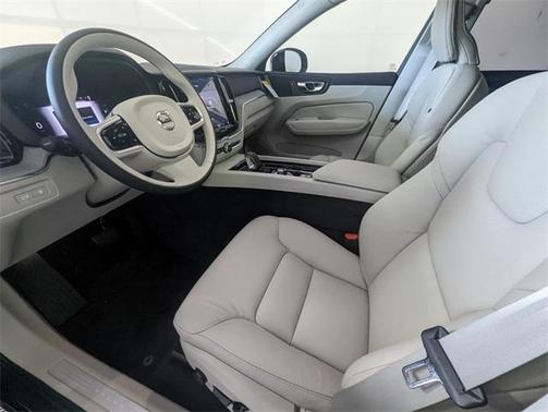 2025 Volvo XC60 Plug-In Hybrid T8 Plus