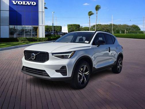 2026 Volvo XC40 B5 Core