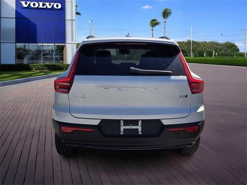 2026 Volvo XC40 B5 Core