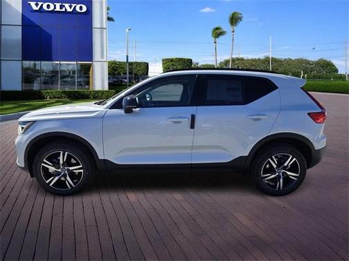 2026 Volvo XC40 B5 Core