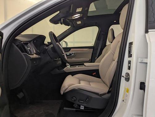 Crystal White Pearl 2026 Volvo XC90 B6 Ultra 7-Seater