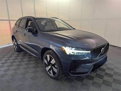2025 Volvo XC60 Plug-In Hybrid T8 Plus