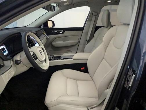 2025 Volvo XC60 Plug-In Hybrid T8 Plus