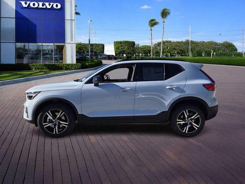 2026 Volvo XC40 B5 Core