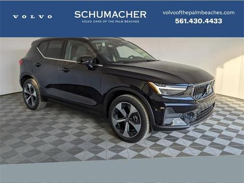 2025 Volvo XC40 B5 Core Bright Theme