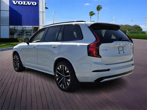 2026 Volvo XC90 Plug-In Hybrid T8 Ultra Dark Theme 6-Seater
