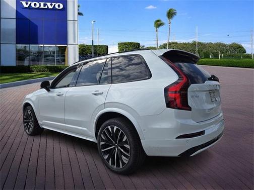 2026 Volvo XC90 B6 Ultra Dark Theme 7-Seater