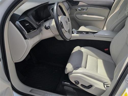 2024 Volvo XC90 B6 Ultimate Bright Theme 6-Seater
