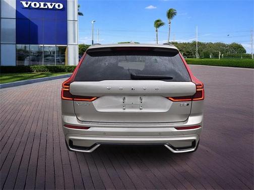 2026 Volvo XC60 B5 Plus