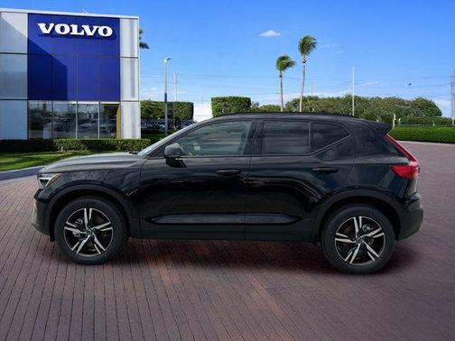 Onyx Black 2026 Volvo XC40 B5 Core