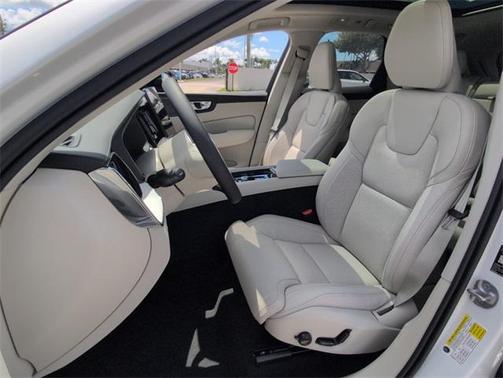 2026 Volvo XC60 B5 ULTRA